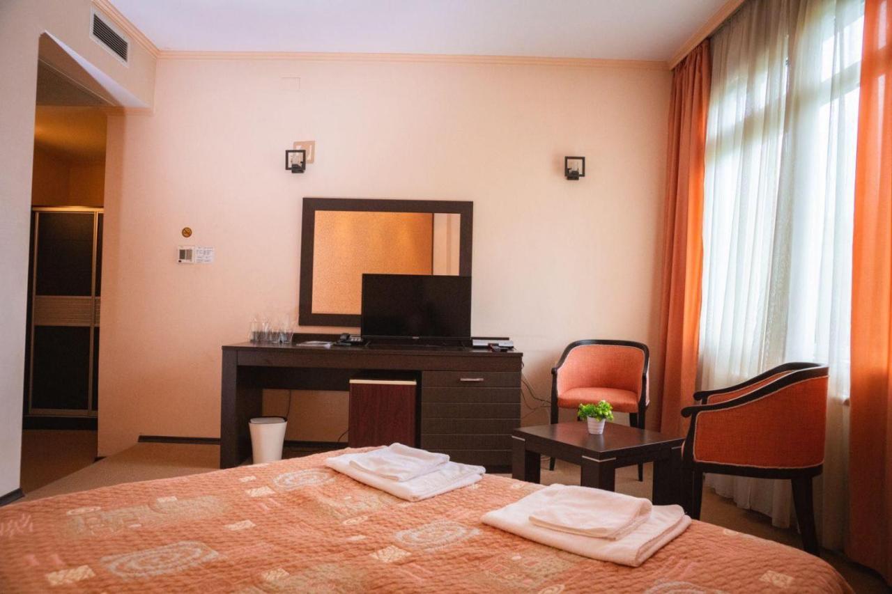 Hotel Ezeroto Stara Zagora Exterior photo