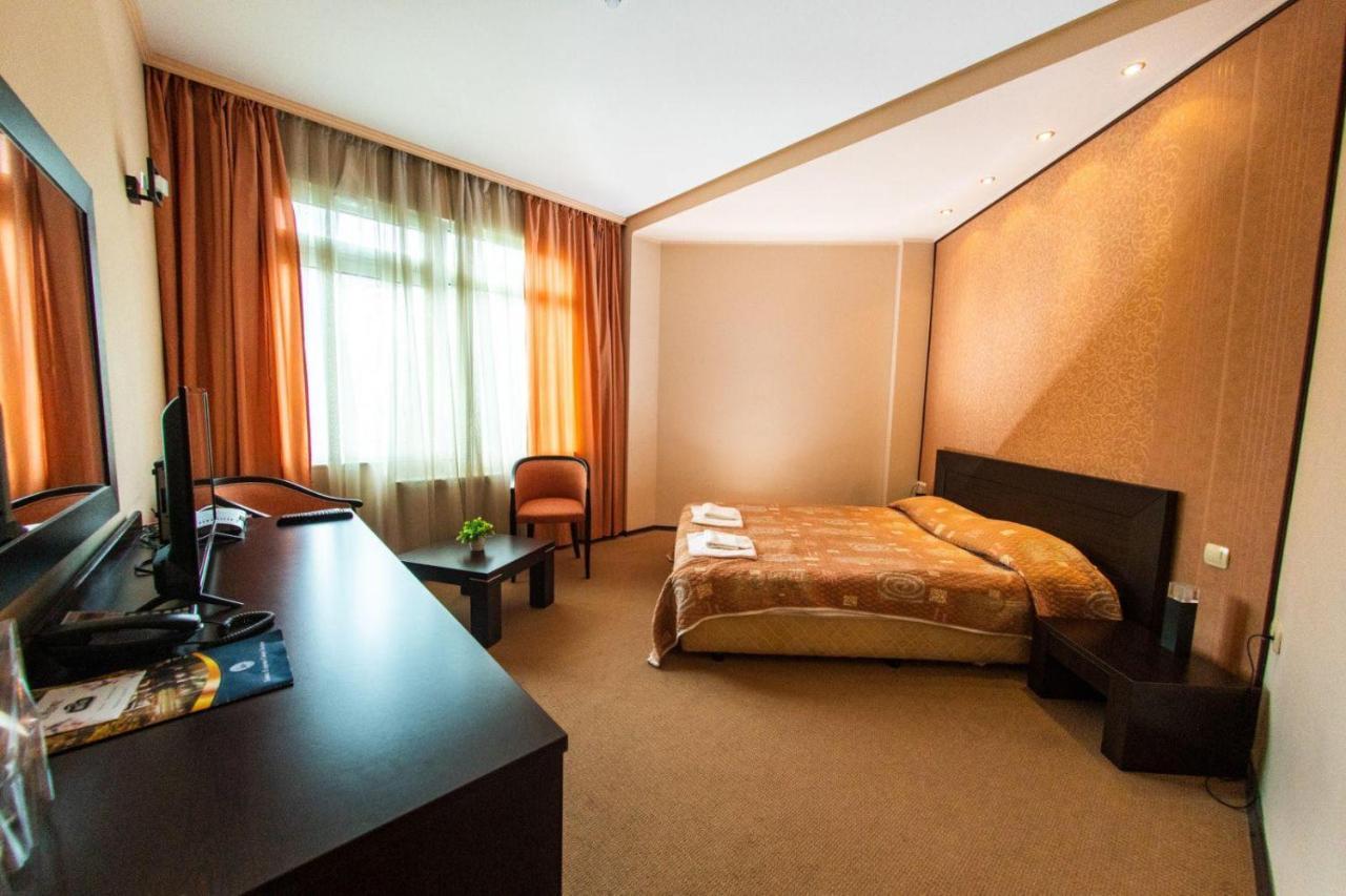 Hotel Ezeroto Stara Zagora Exterior photo